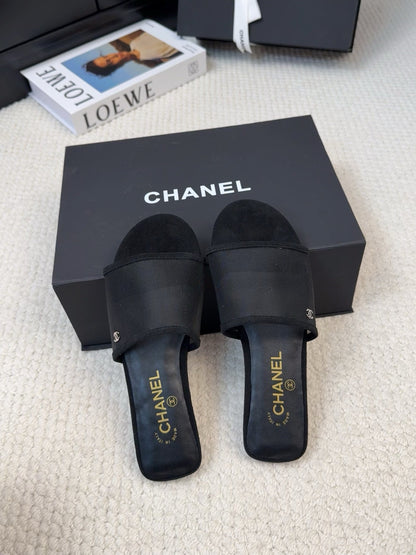 FLAT SLIDE IN BLACK MESH AND SUEDE