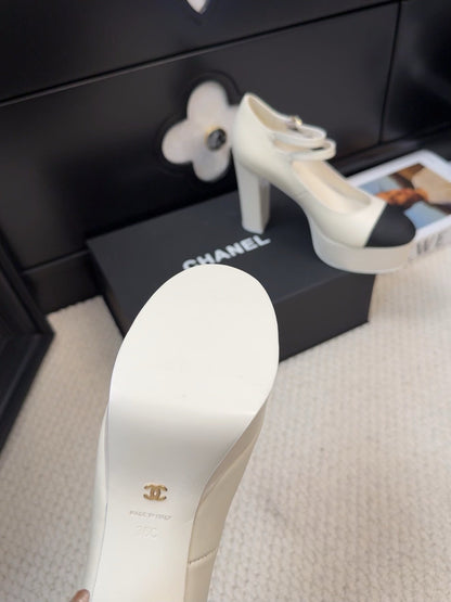 FLATFORM SANDAL IN PALE YELLOW CALFSKIN AND BLACK FABRIC