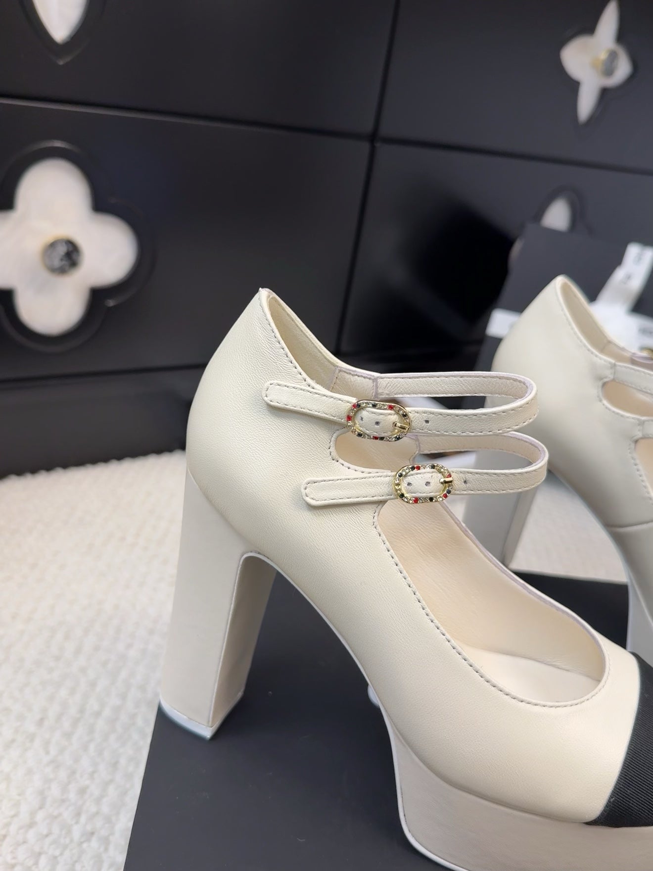 FLATFORM SANDAL IN PALE YELLOW CALFSKIN AND BLACK FABRIC