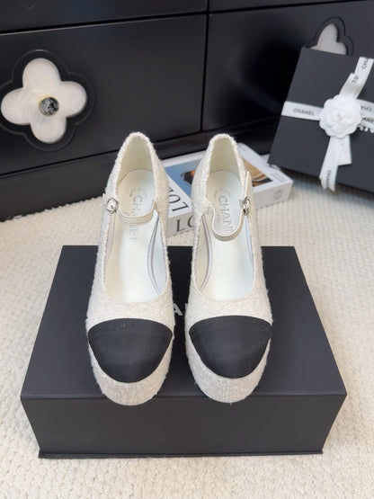 FLATFORM SANDAL IN WHITE TWEED AND BLACK FABRIC