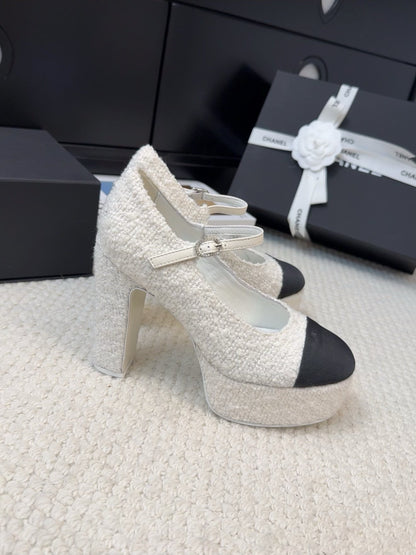 FLATFORM SANDAL IN WHITE TWEED AND BLACK FABRIC