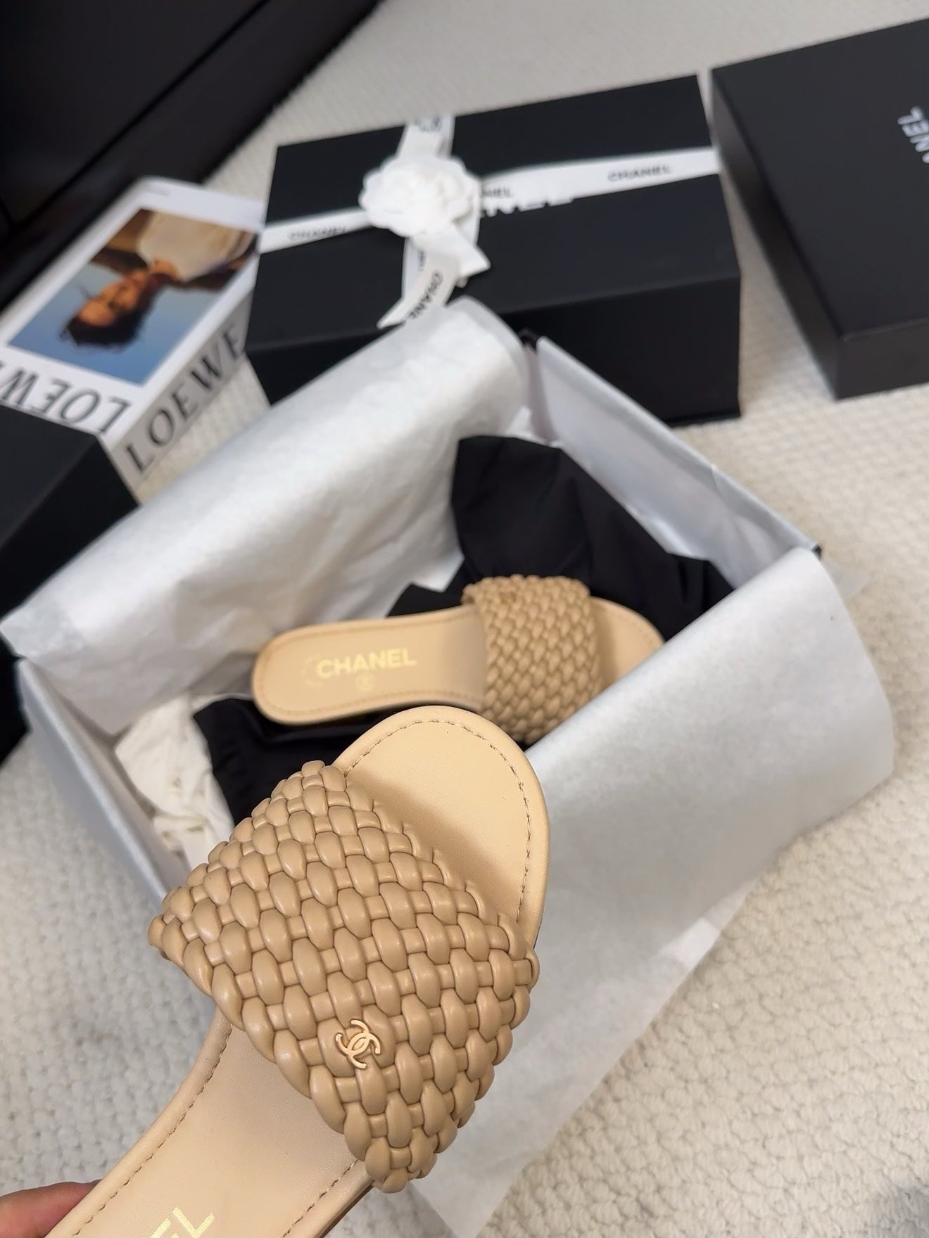 FLAT SLIDES IN FLAX YELLOW LAMBSKIN