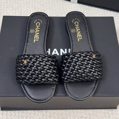 FLAT SLIDES IN BLACK LAMBSKIN