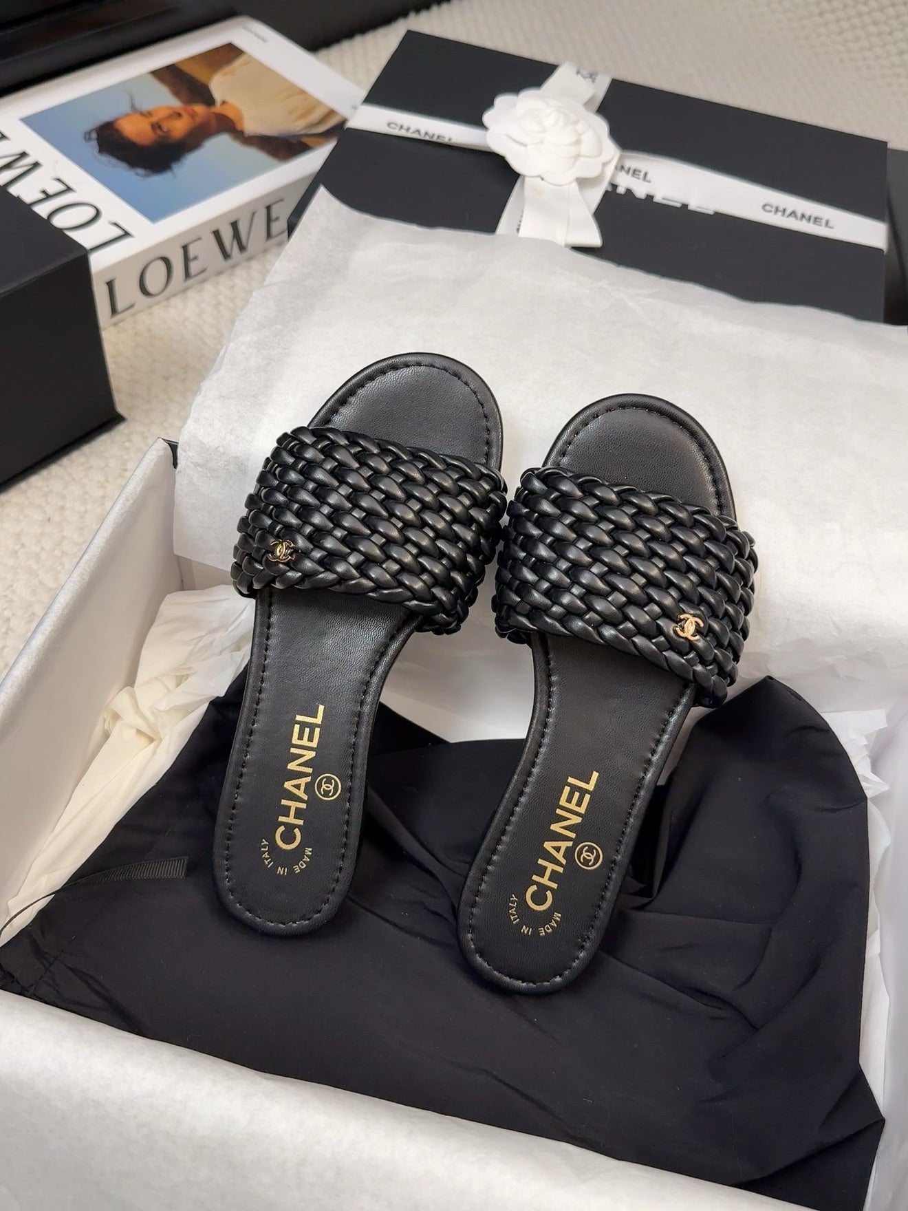 FLAT SLIDES IN BLACK LAMBSKIN