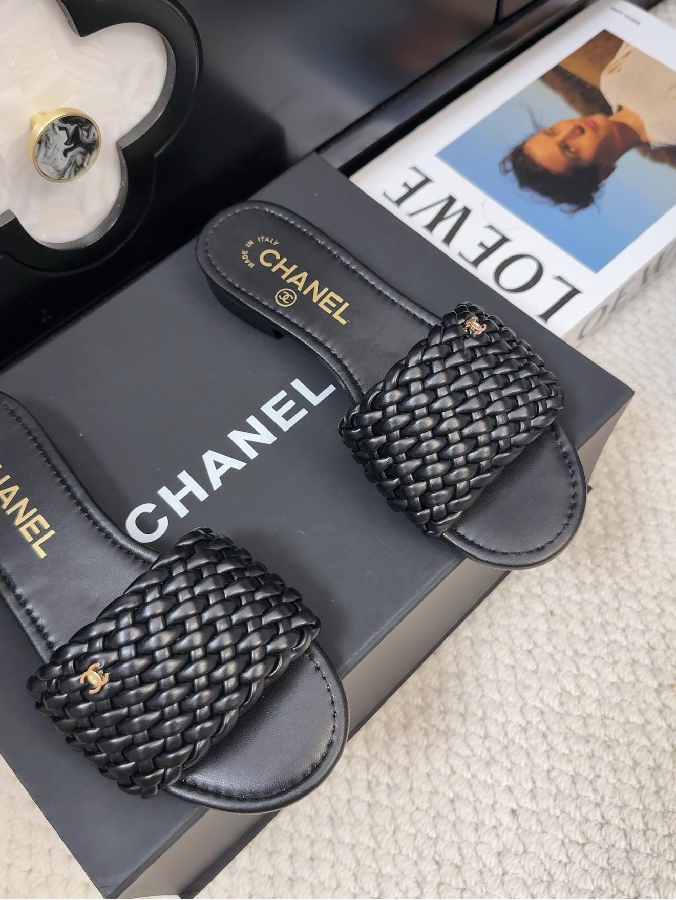 FLAT SLIDES IN BLACK LAMBSKIN