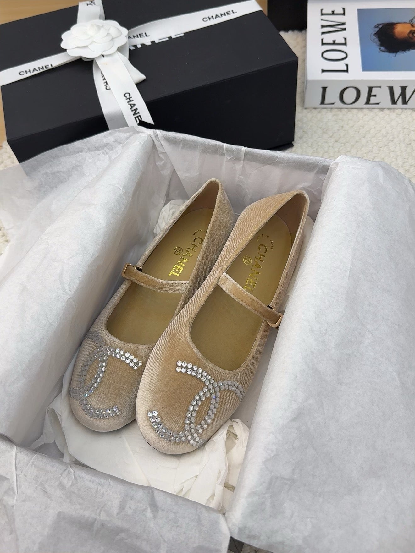 MARY JANE SHOES IN SAND BROWN VELVET WITH CRYSTALS LOGO