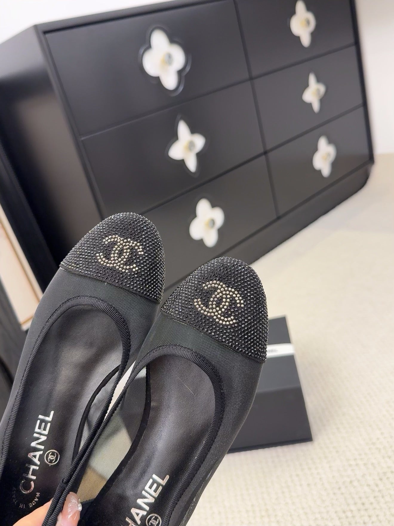 BALLET FLAT IN BLACK FABRIC AND MESH WITH CRYSTALS