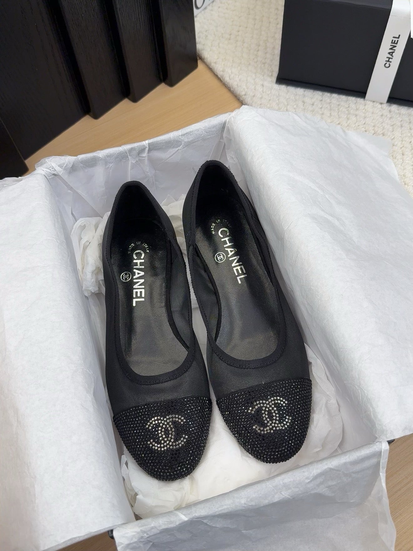 BALLET FLAT IN BLACK FABRIC AND MESH WITH CRYSTALS