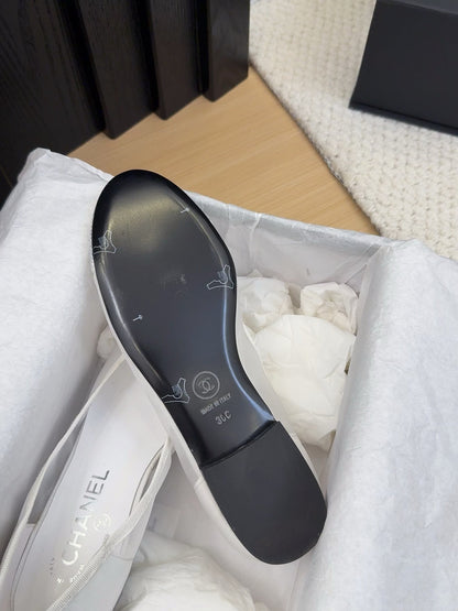 BALLET FLAT IN WHITE FABRIC AND MESH WITH CRYSTALS