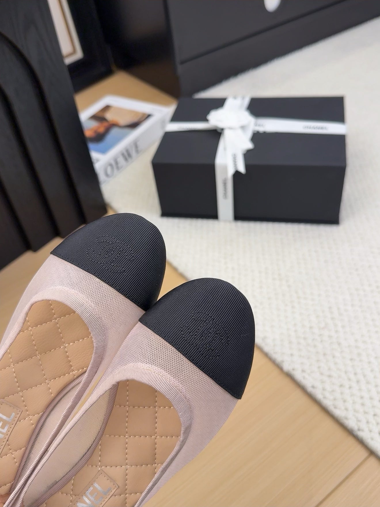 BALLET FLAT IN BLACK FABRIC AND PASTEL PINK MESH