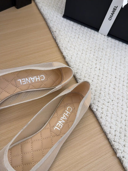 BALLET FLAT IN BLACK FABRIC AND BEIGE MESH