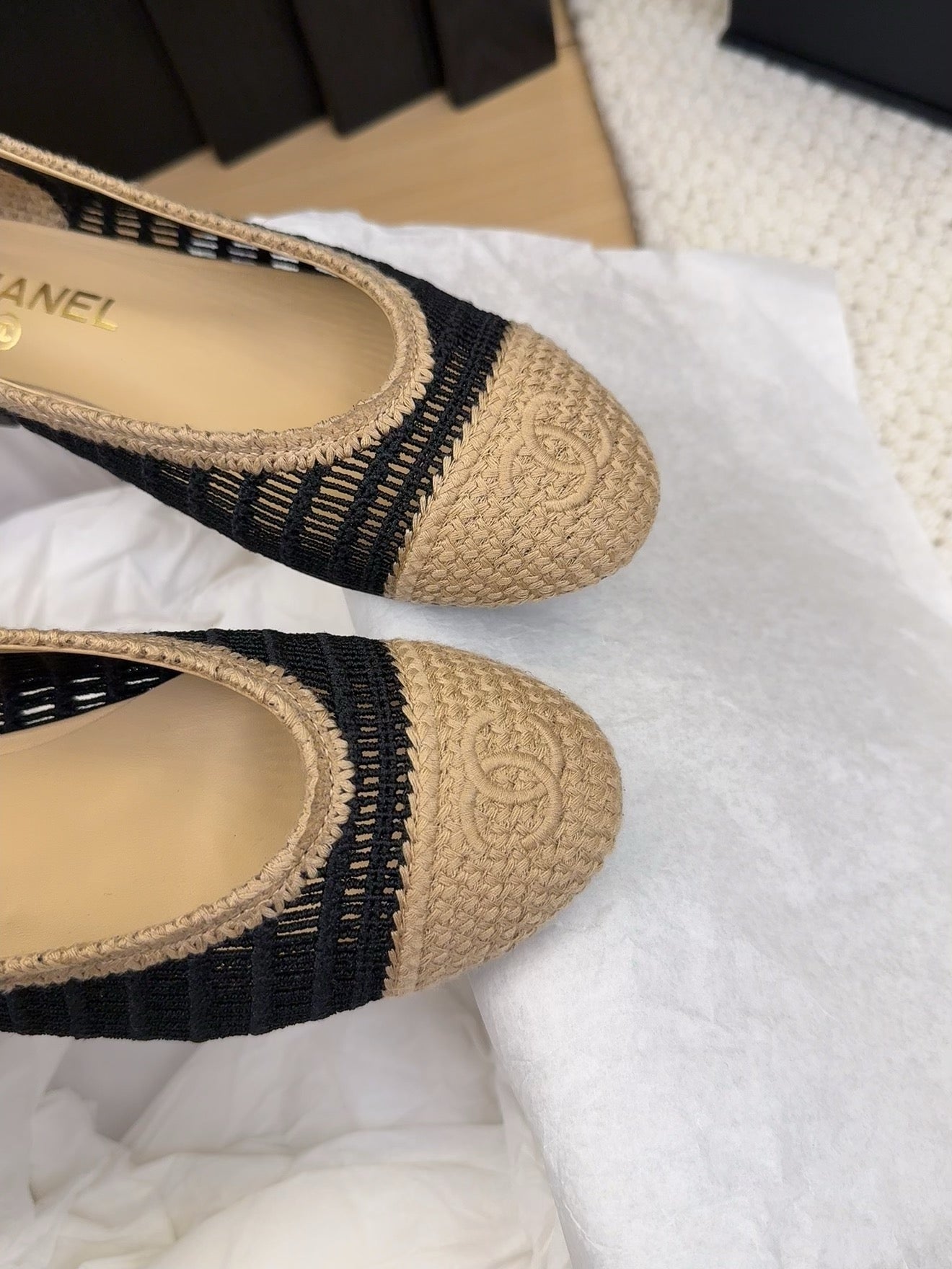 CC 25 Ballet Flat Beige Black Raffia