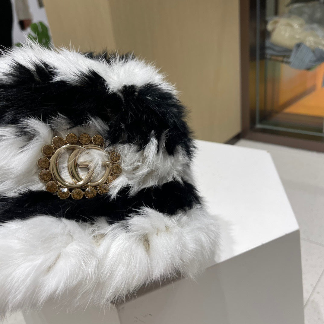 BUCKET HAT IN BLACK MIX WHITE FLEECE 412798