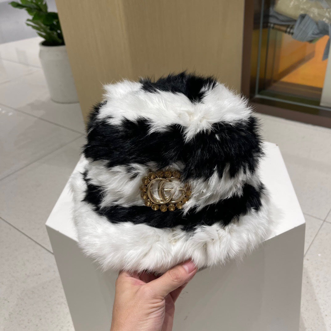 BUCKET HAT IN BLACK MIX WHITE FLEECE 412798