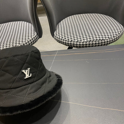 KNITTED BUCKET HAT IN BLACK COTTON AND LAMB FUR 420923