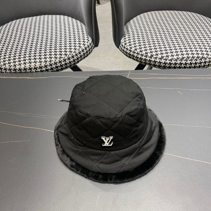 KNITTED BUCKET HAT IN BLACK COTTON AND LAMB FUR 420923