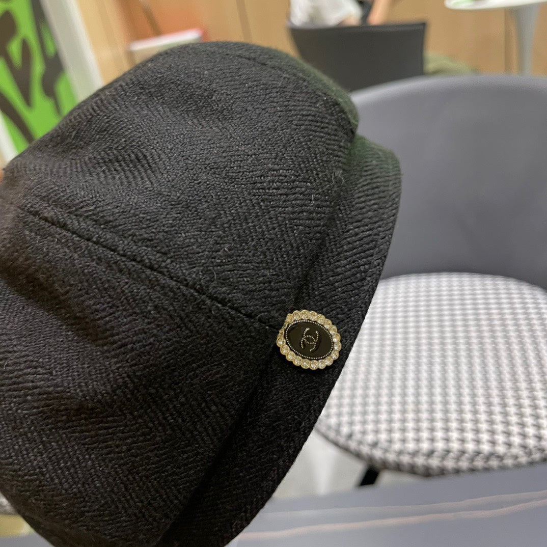 BERET HAT IN BLACK FABRIC 420941