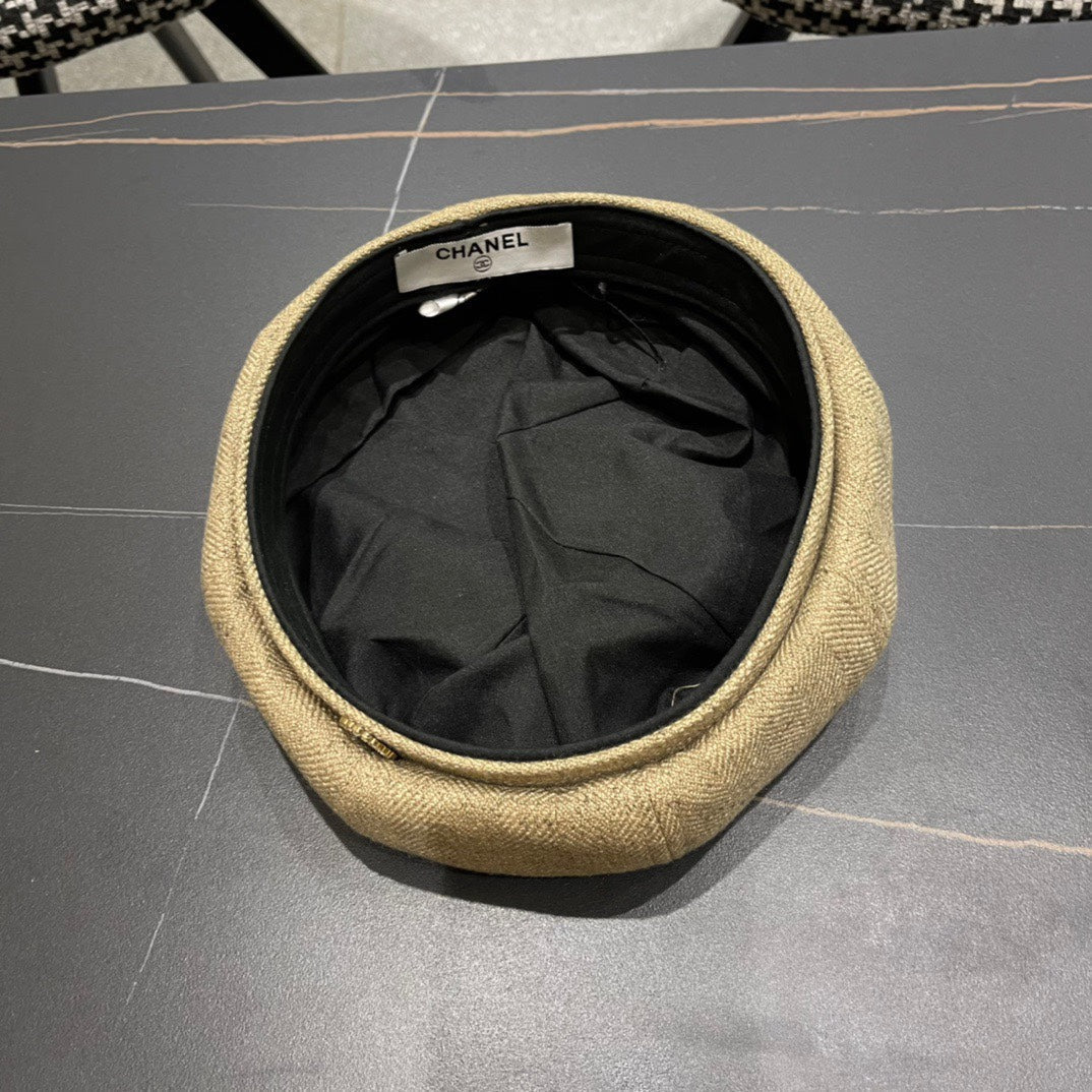 BERET HAT IN PEANUT BROWN FABRIC 420942