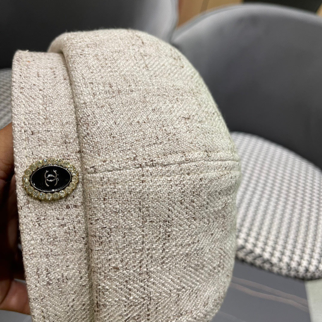 BERET HAT IN BEIGE FABRIC 420943