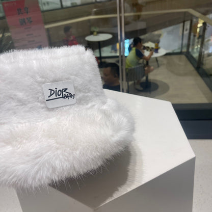 PLUSH FISHERMAN HAT IN WHITE RABBIT FUR 426095