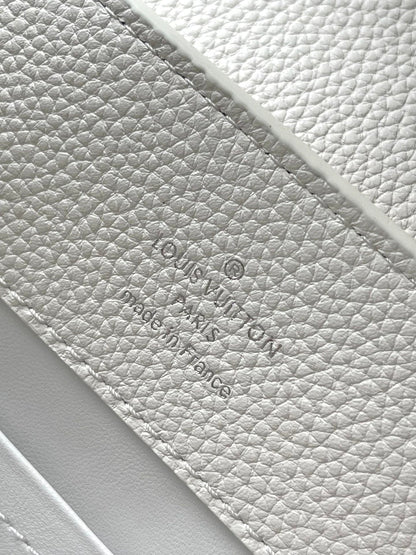 CAPUCINES EAST-WEST 33 IN WHITE CALFSKIN SILVER HARDWARE