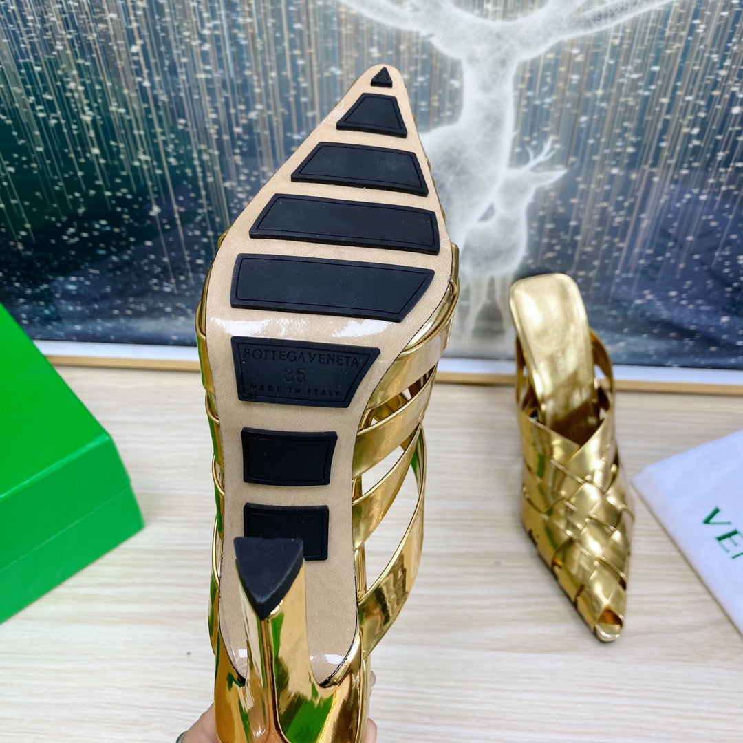 ALFIE LEATHER HIGH MULES IN GOLD PATENT CALFSKIN WITH WOVEN DESIGN