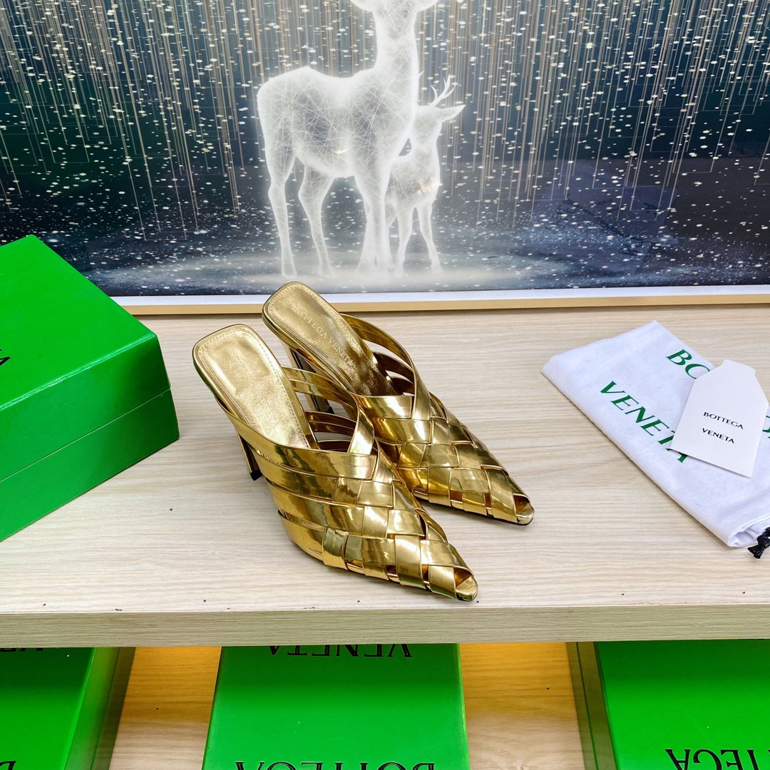 ALFIE LEATHER HIGH MULES IN GOLD PATENT CALFSKIN WITH WOVEN DESIGN