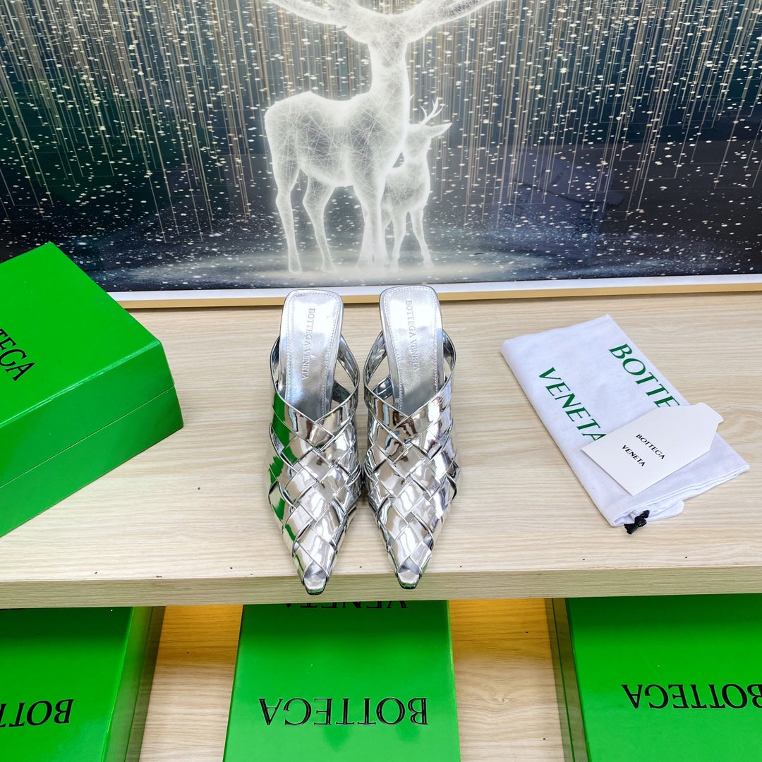 ALFIE LEATHER HIGH MULES IN SILVER PATENT CALFSKIN WITH WOVEN DESIGN