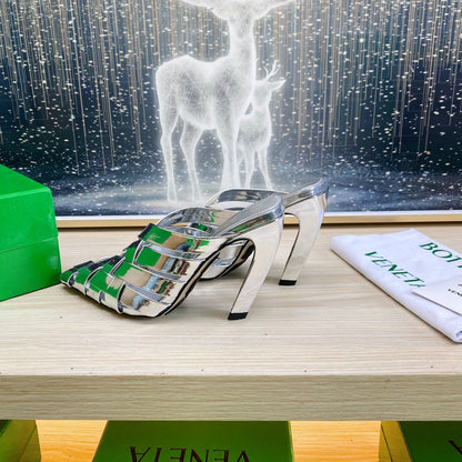 ALFIE LEATHER HIGH MULES IN SILVER PATENT CALFSKIN WITH WOVEN DESIGN