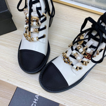CC COMBAT BOOTS IN WHITE WRINKLED CALFSKIN AND BLACK GROSGRAIN WITH FAUX PEARL