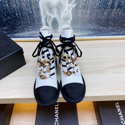 CC COMBAT BOOTS IN WHITE WRINKLED CALFSKIN AND BLACK GROSGRAIN WITH FAUX PEARL