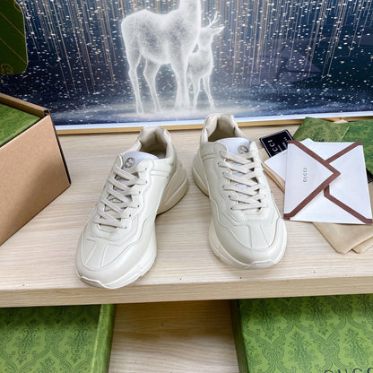 GG COUPLE TRAINER WHITE CALFSKIN WITH STRAWBERRY ICON