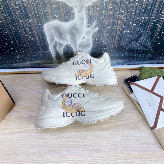 GG COUPLE TRAINER WHITE CALFSKIN WITH TWO CATS ICON