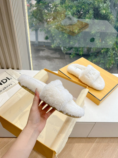 FLAT SLIDE IN WHITE FLEECE