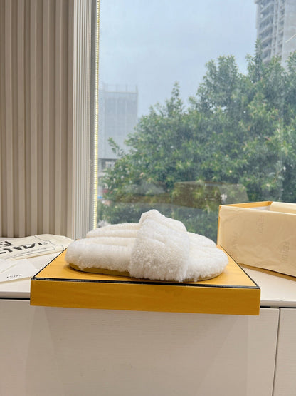 FLAT SLIDE IN WHITE FLEECE