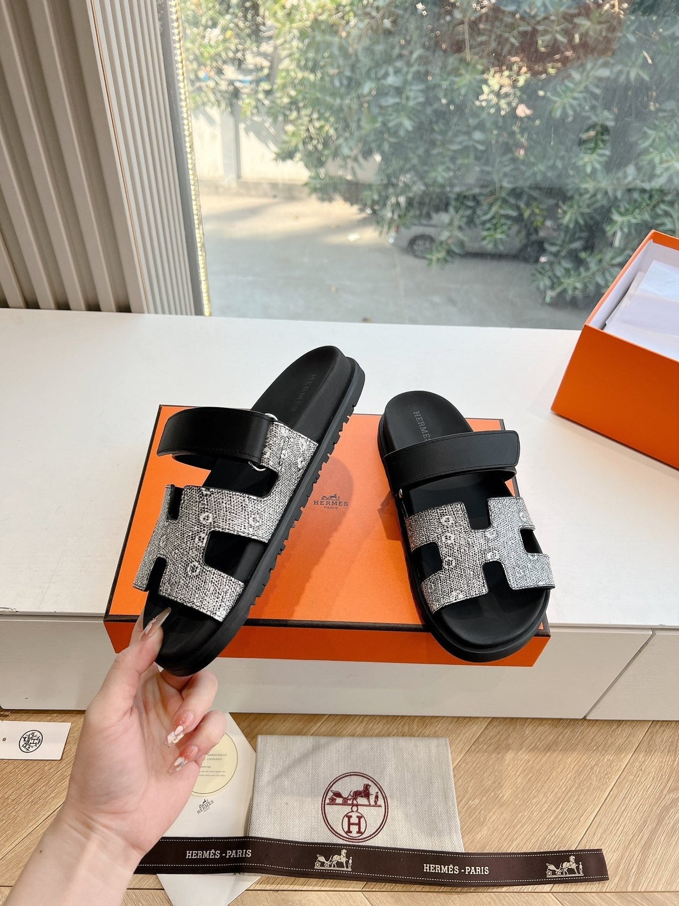 CHYPRE SANDAL IN BLACK MIX WHITE LIZARD SKIN