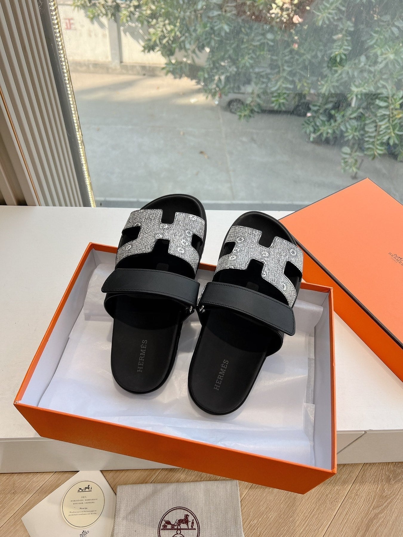 CHYPRE SANDAL IN BLACK MIX WHITE LIZARD SKIN