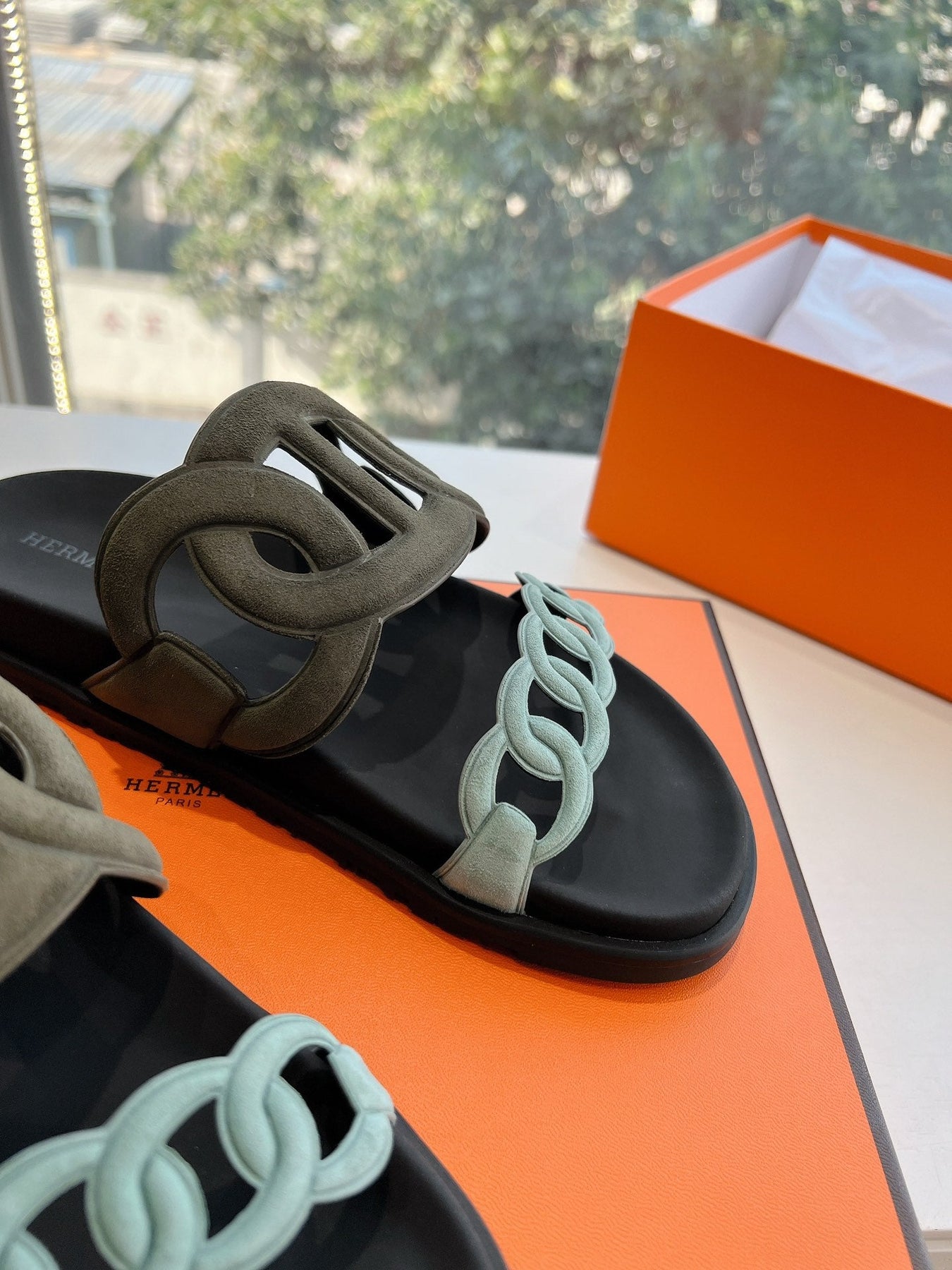 EXTRA SANDAL IN ARMY GREEN MIX ELECTRIC BLUE CALFSKIN