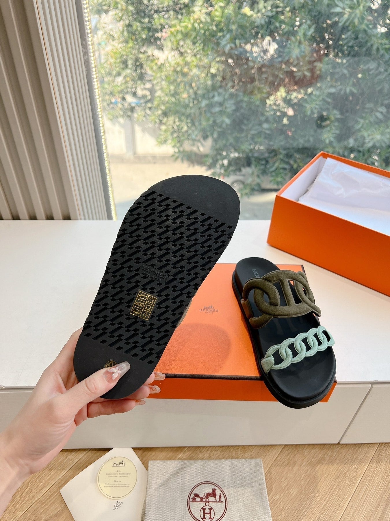 EXTRA SANDAL IN ARMY GREEN MIX ELECTRIC BLUE CALFSKIN