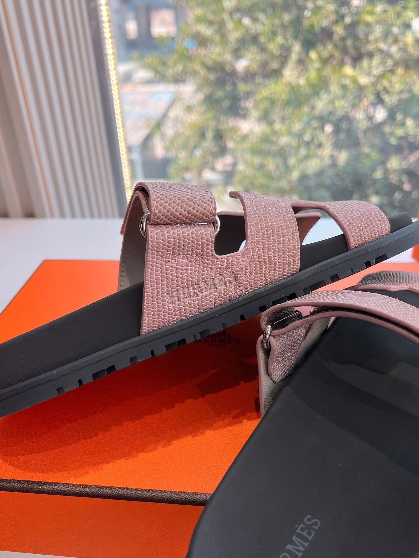 CHYPRE SANDAL IN PEACH PINK SHINY GRAINED CALFSKIN