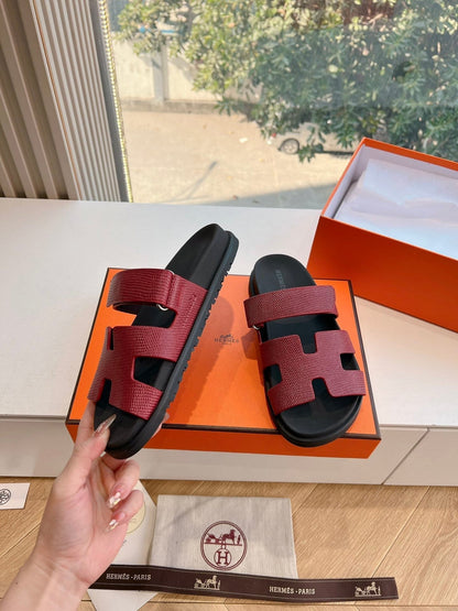 CHYPRE SANDAL IN CURRANT RED SHINY GRAINED CALFSKIN