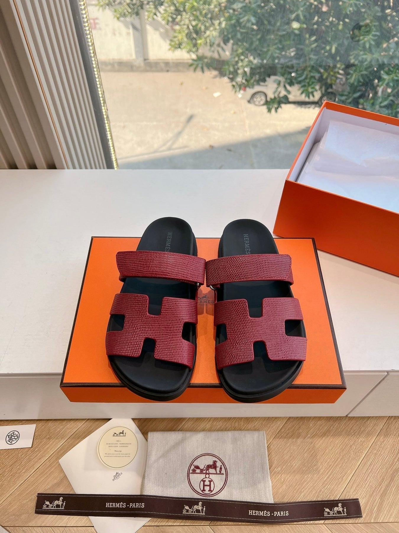 CHYPRE SANDAL IN CURRANT RED SHINY GRAINED CALFSKIN