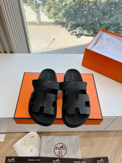 CHYPRE SANDAL IN BLACK SHINY GRAINED CALFSKIN