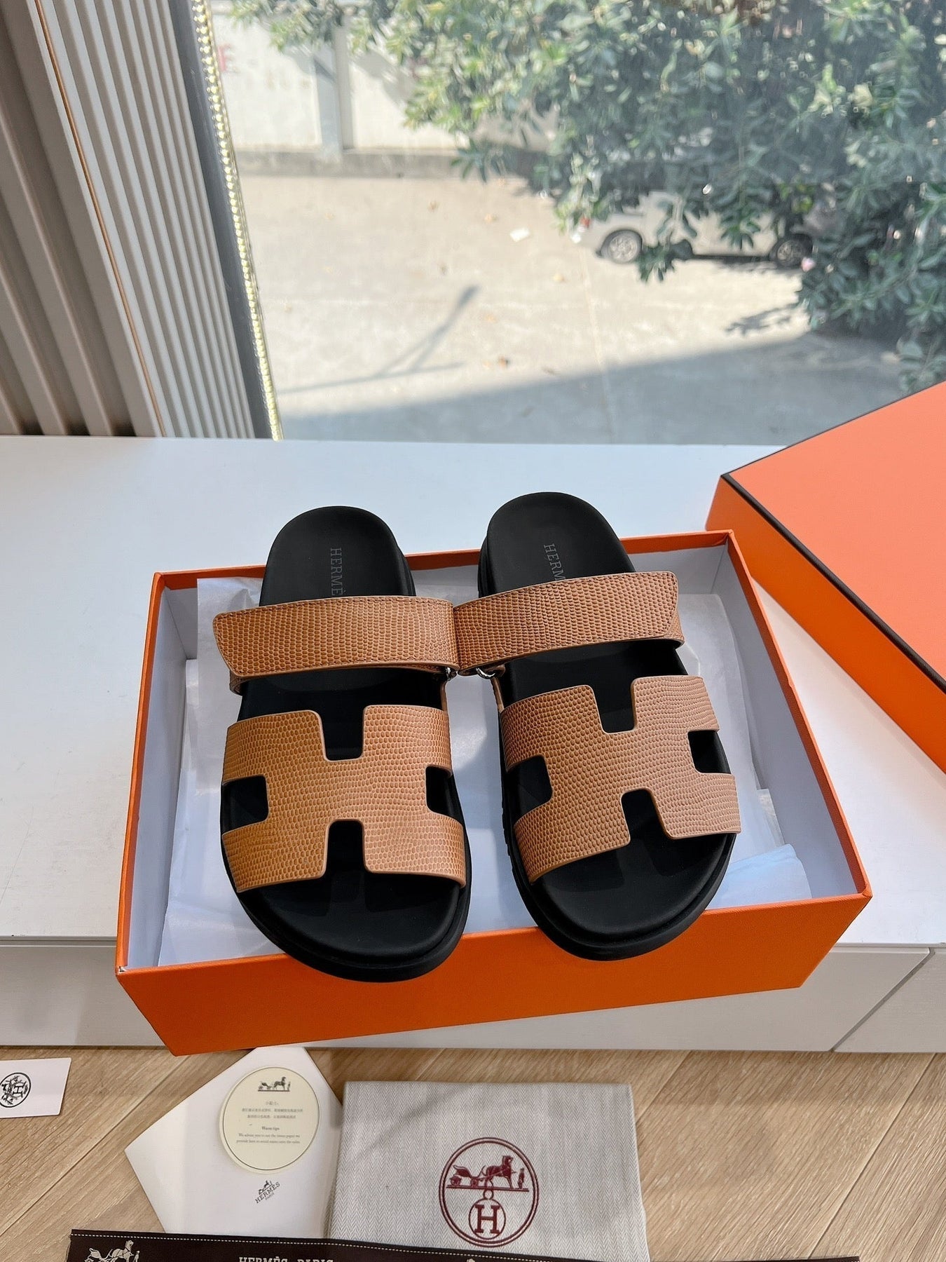 CHYPRE SANDAL IN CIDER BROWN SHINY GRAINED CALFSKIN