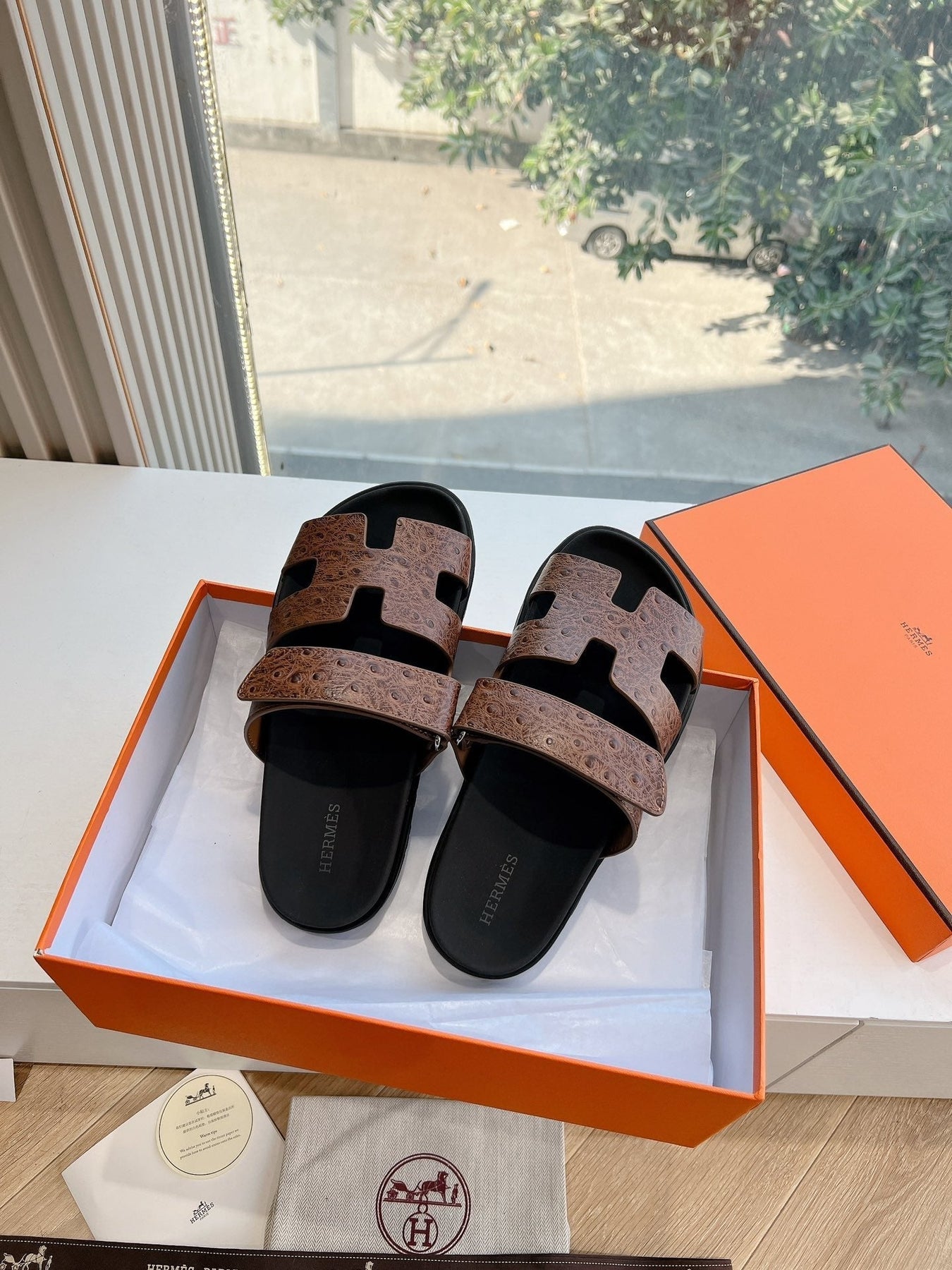 CHYPRE SANDAL IN CHOCOLATE BROWN GRAINED CALFSKIN