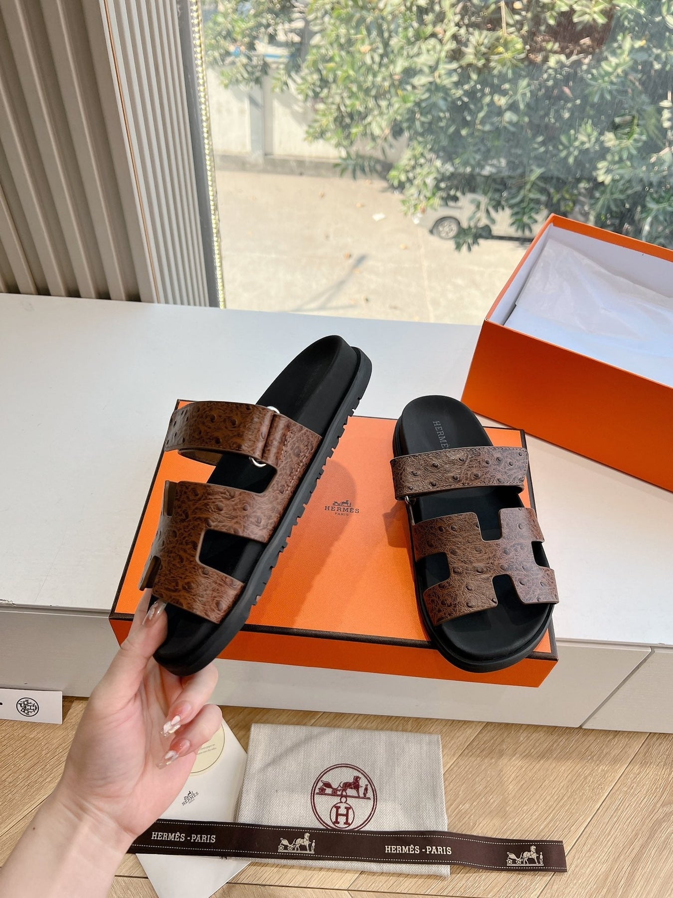 CHYPRE SANDAL IN CHOCOLATE BROWN GRAINED CALFSKIN