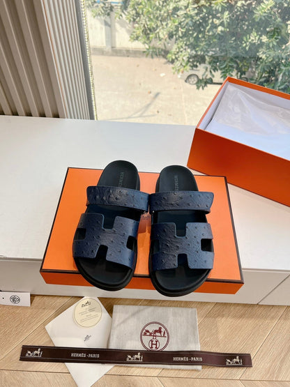 CHYPRE SANDAL IN BLACK GRAINED CALFSKIN