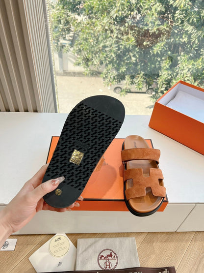 CHYPRE SANDAL IN VIVID ORANGE SUEDE