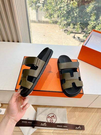 CHYPRE SANDAL IN ARMY GREEN SUEDE AND CALFSKIN