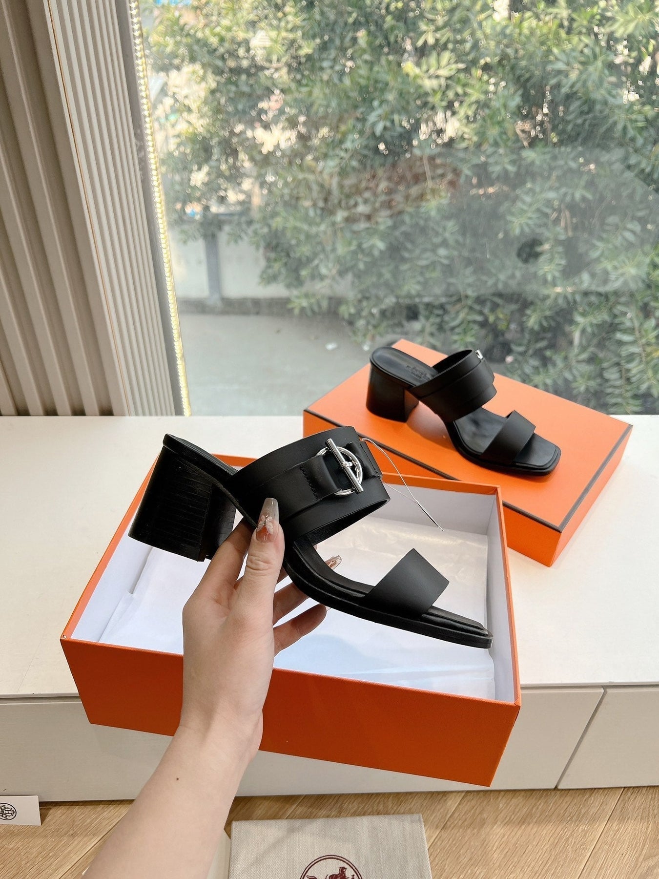 KUTE 60 SANDAL IN BLACK CALFSKIN